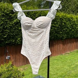 Honey Punch Bodysuit One piece underwired lace lingerie S cream lace